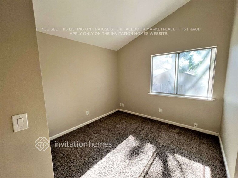 Building Photo - 8304 Lonely Hill Way