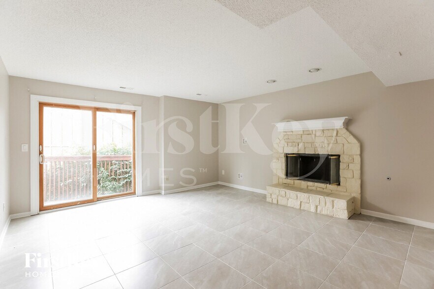 Building Photo - 1105 NW 66th Terrace