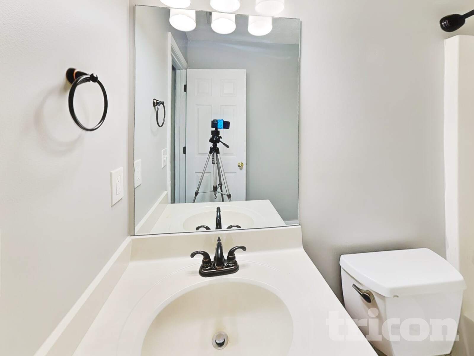 Building Photo - 415 Park Creek Trce