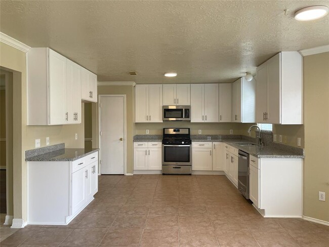 Building Photo - 16407 Split Willow Dr