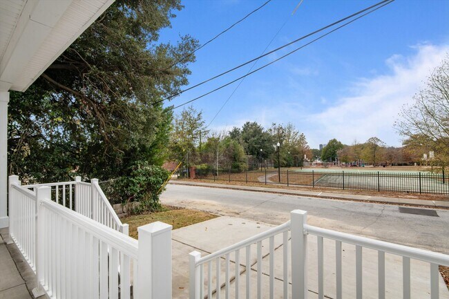 Building Photo - 1318 House St