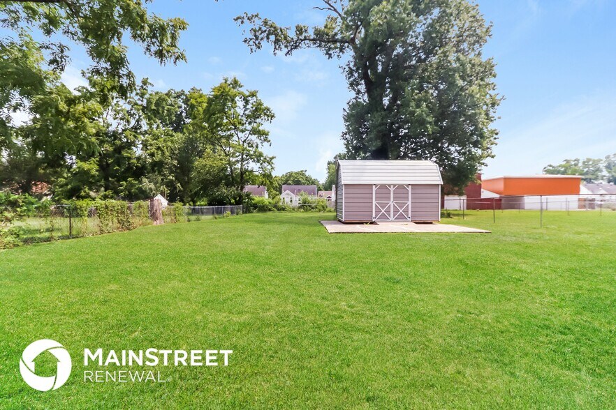 Building Photo - 3818 Bank St