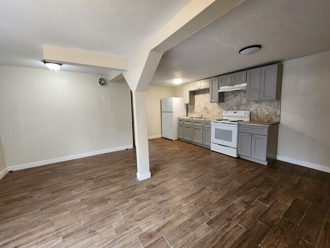 Building Photo - 4203 Polk St