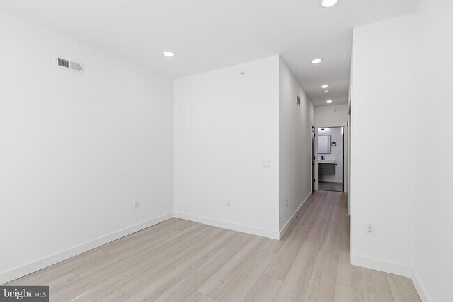 Building Photo - 1007 W Orleans St