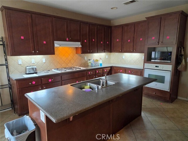 Building Photo - 5530 Papagallo Dr