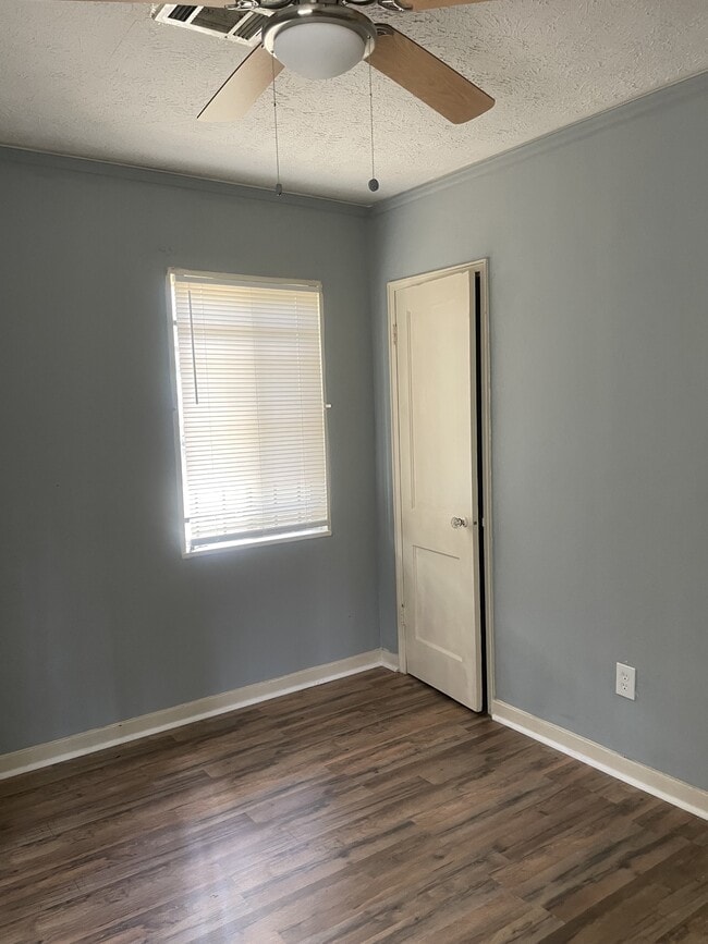 Building Photo - 714 Lindsey Dr