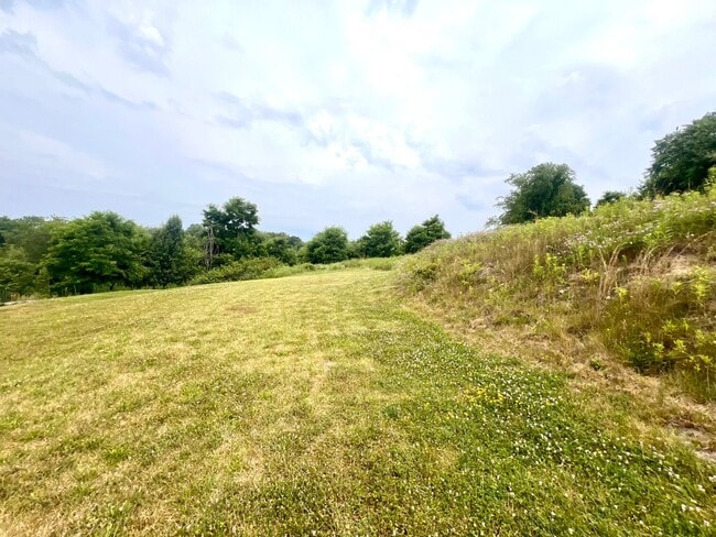 Building Photo - 3006 Farm View Dr