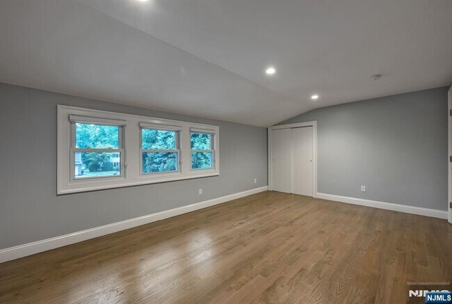Building Photo - 8 MacBeth Ct