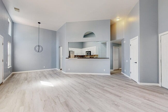 Building Photo - NW Home 3 Bedroom 2 Bath 2 Car Garage 1266/SF