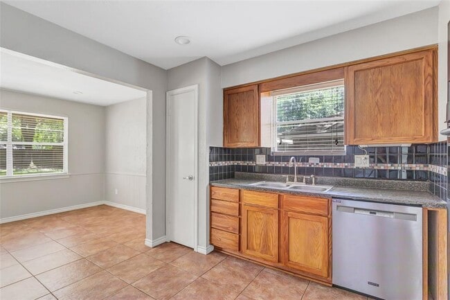 Building Photo - 2414 Chanay Ln
