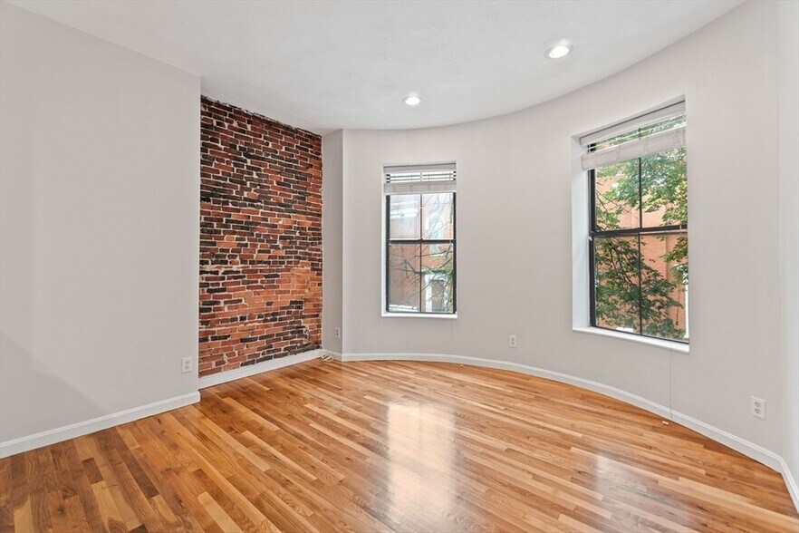 Building Photo - 4 Union Park