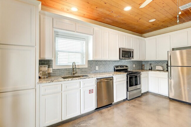 Building Photo - 2606 Eleventh Street-SI ID1023248P