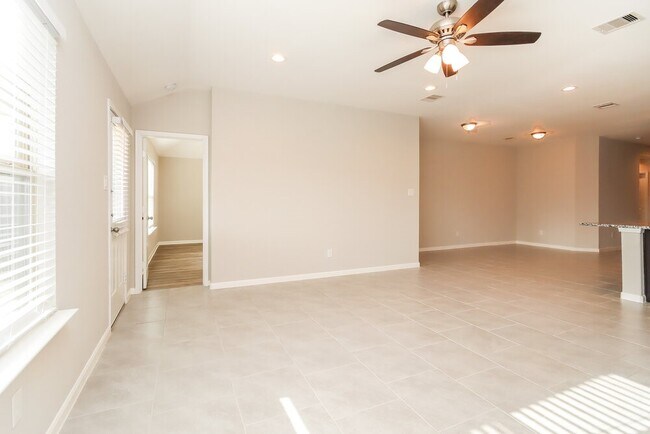 Building Photo - 8419 Ideal Dr