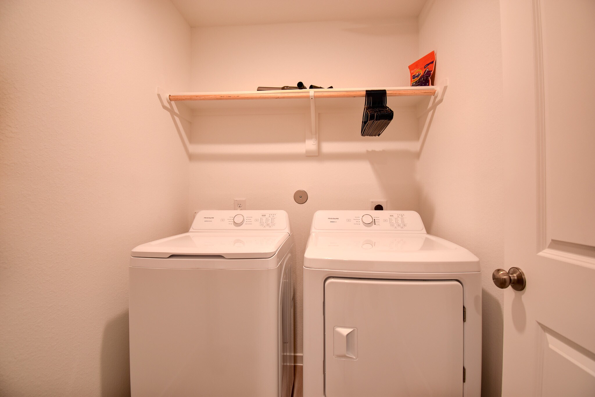 Building Photo - 410 Emma St