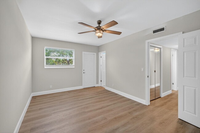 Building Photo - 2591 NE 55th Ct