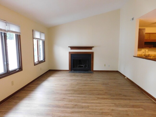 Building Photo - 1527 College Way