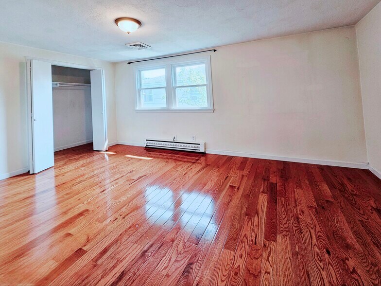Building Photo - 74 Dunboy St