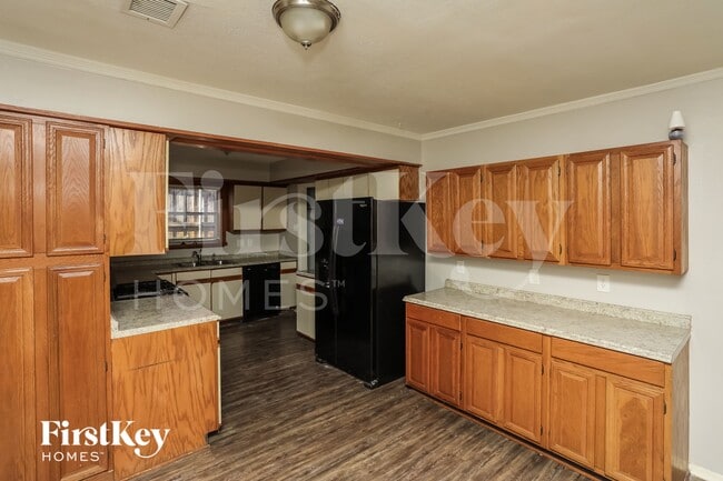 Building Photo - 417 Lakeside Dr