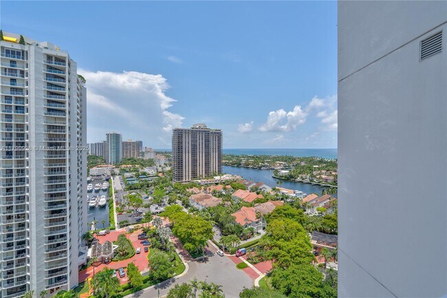 Building Photo - 19400 Turnberry Way