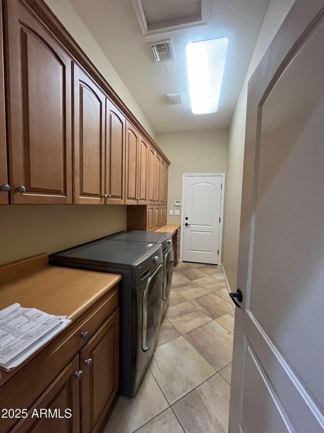 Building Photo - 13283 W Micheltorena Ct