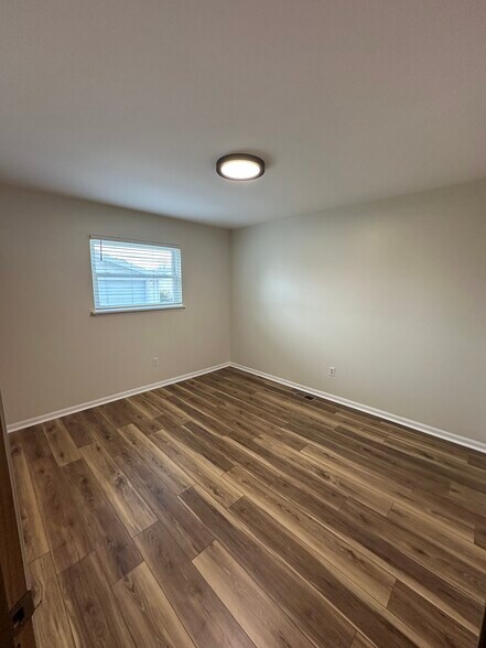 Building Photo - 32105 Knapp Ave