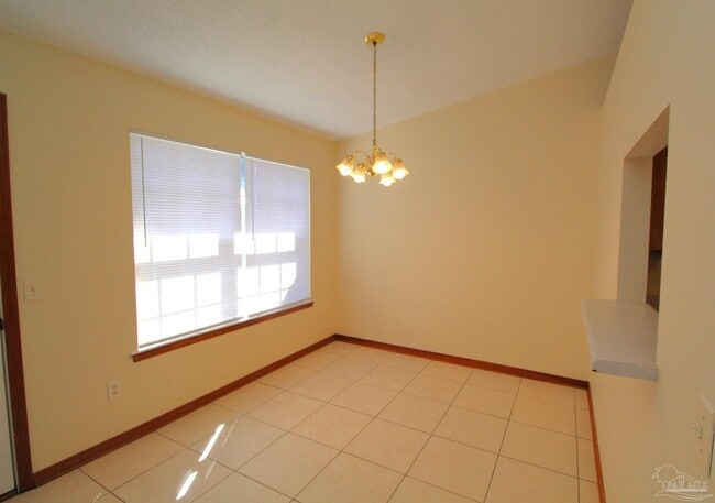 Building Photo - 3355 Green Briar Cir