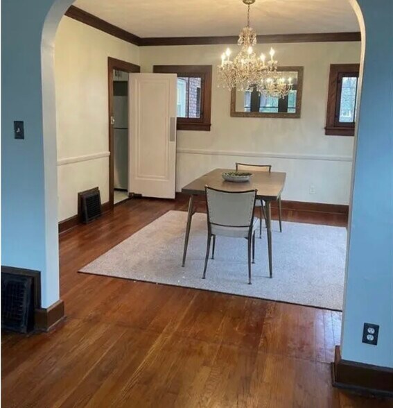 Building Photo - 280 Upland Ave