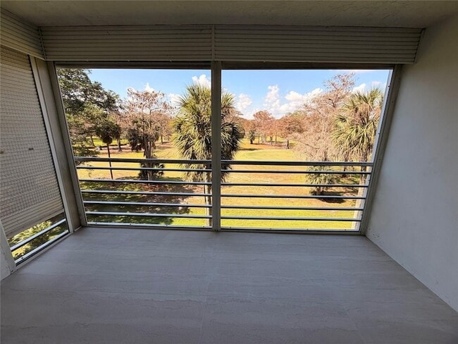 Building Photo - 605 Oaks Dr