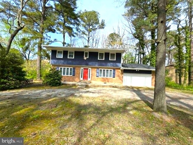 Building Photo - 8241 Robin Hood Dr