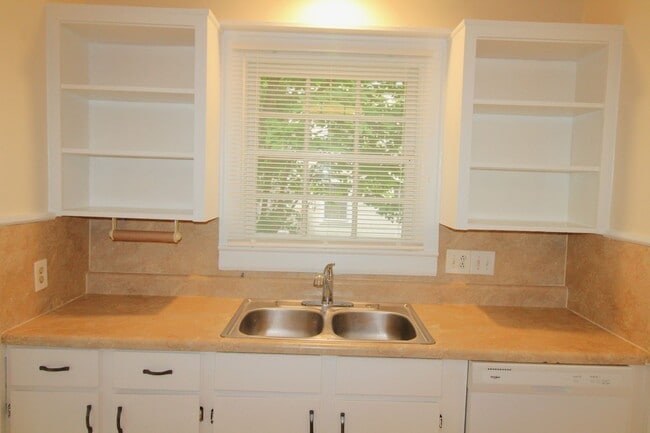 Building Photo - Charming 3 bedroom in Commonwealth!