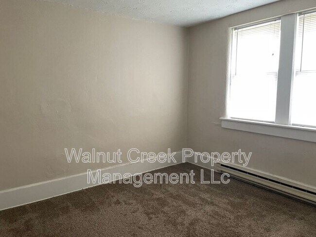 Building Photo - 6968 Lake Ave