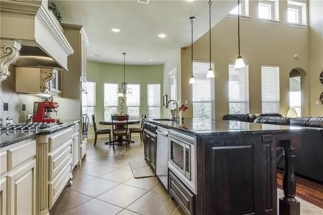 Building Photo - 7326 Canadian Dr