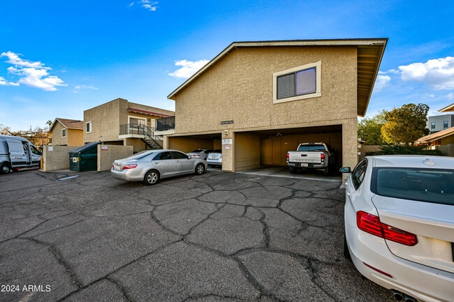 Building Photo - 1321 N 84th Pl