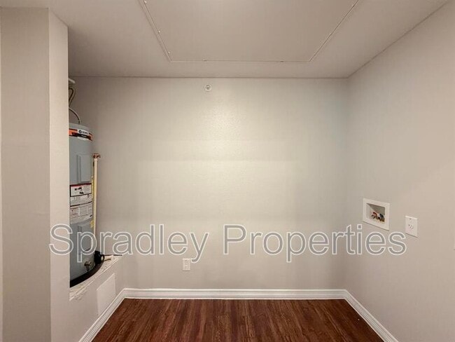 Building Photo - 1124 W Ave O