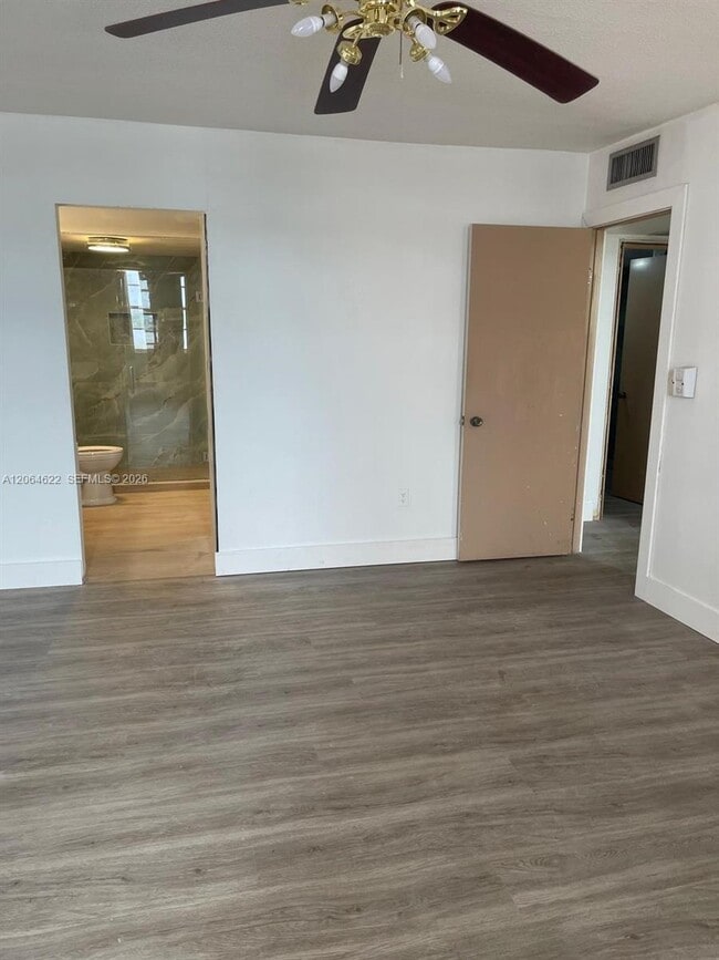 Building Photo - 1301 NE Miami Gardens Dr