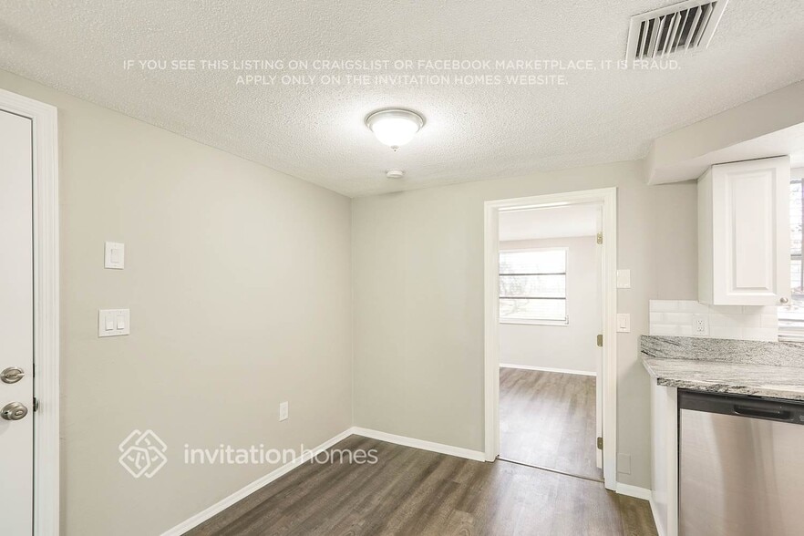 Building Photo - 7935 Fox Hollow Dr