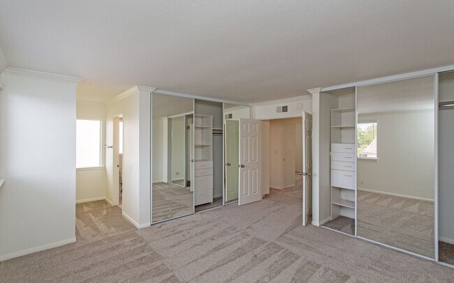 Building Photo - 7960 Represa Cir