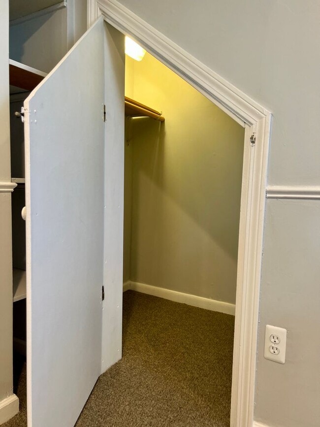 Building Photo - 204 S Main St