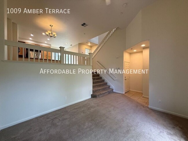 Building Photo - 1009 Amber Terrace
