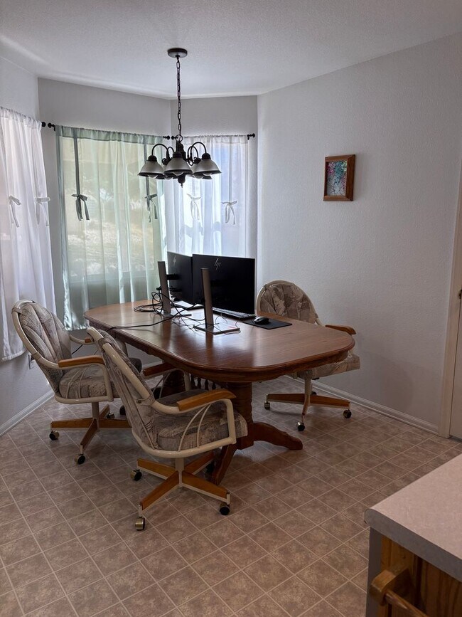 Building Photo - 4 Bedroom 3.5 Bath in Widefield