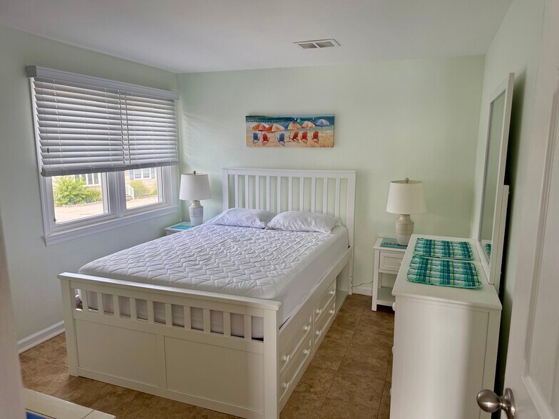 Bedroom 2 - 435 Harborside Dr W