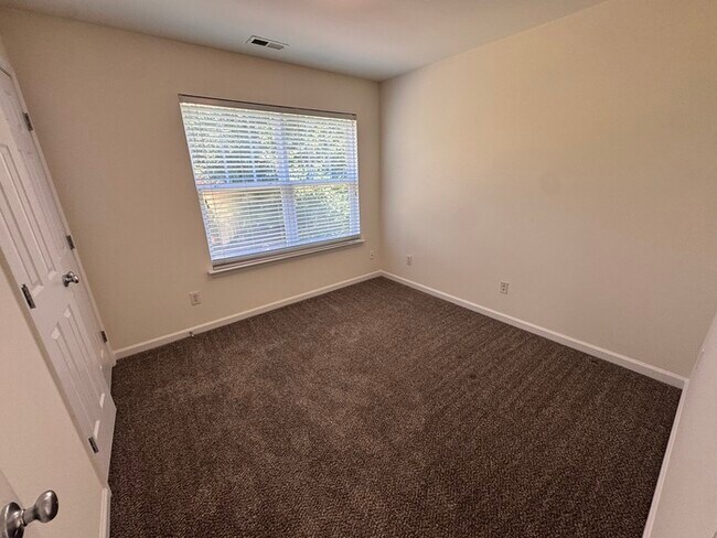 Building Photo - Classic 4-Bedroom Home in McKinley Mill