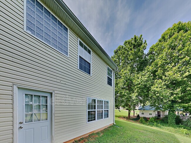 Building Photo - 322 Berkley Dr