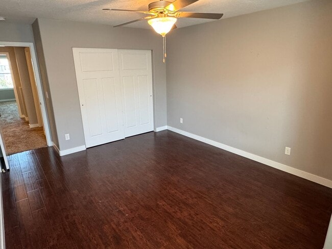 Building Photo - Beautiful 3 bedroom 2 1/2 bath townhome