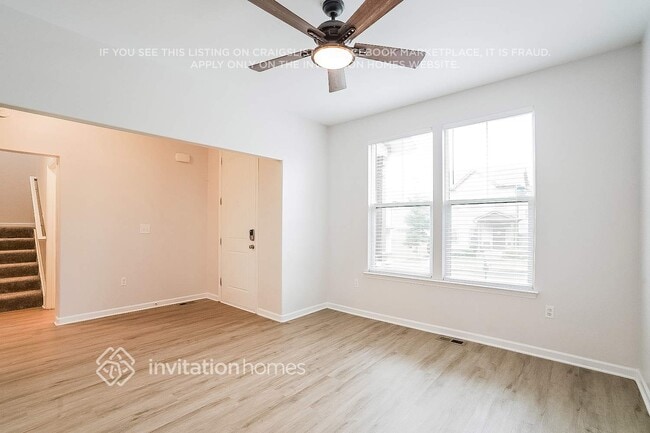 Building Photo - 2223 Dale View Dr