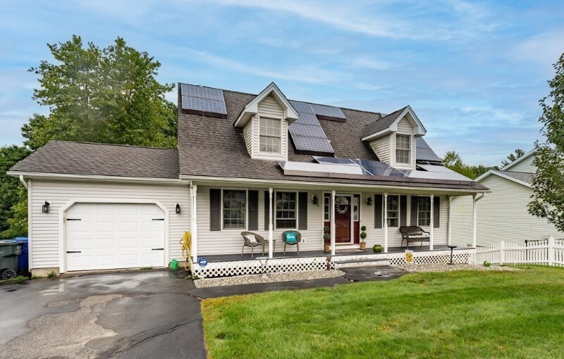 Primary Photo - 11 Gates Ave