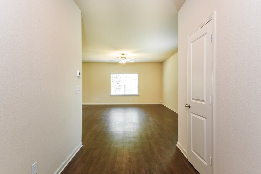 Building Photo - 132 Innis Brk Cir