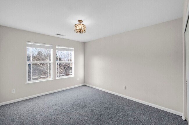 Building Photo - Enjoy this Spectacular Parklike backyard with Landscaping Included in Rent