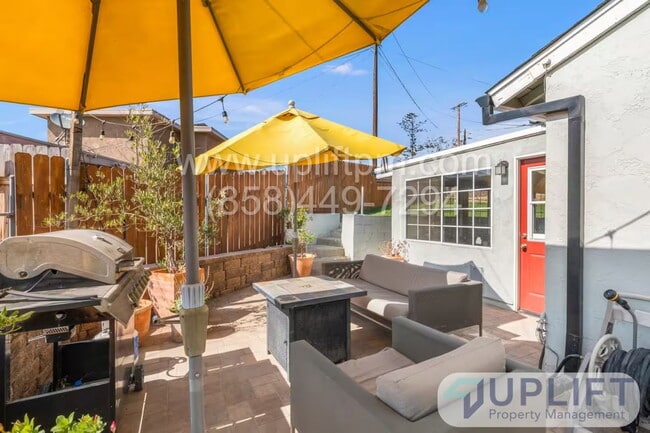 Building Photo - 5520 Olvera Ave