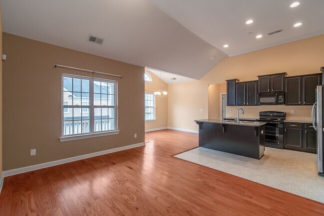 Building Photo - Beautiful Condo Minutes from Ballantyne wi...